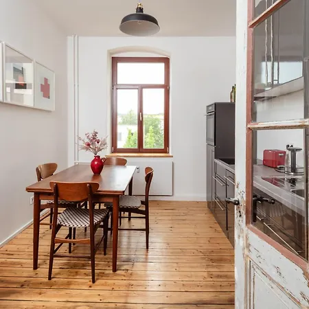 Kuenstlerzimmer In Der Haeselburg - Minimalistische Homestay Gera