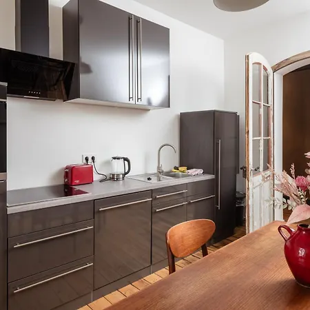 Kuenstlerzimmer In Der Haeselburg - Minimalistische Accommodatie bij particulieren