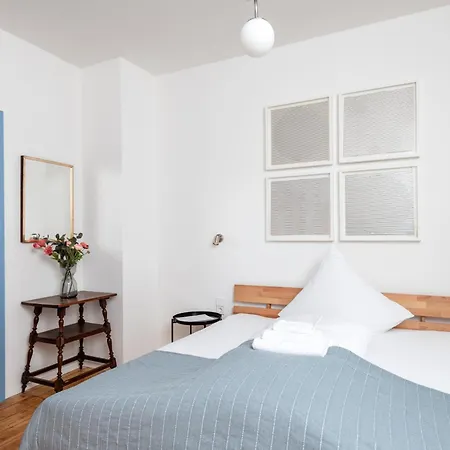 Kuenstlerzimmer In Der Haeselburg - Minimalistische * Gera