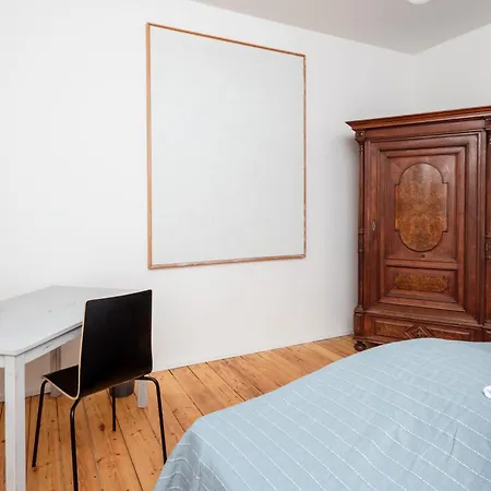Kuenstlerzimmer In Der Haeselburg - Minimalistische