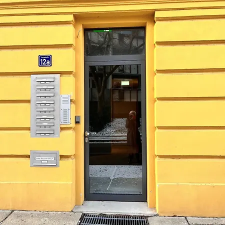 Accommodatie bij particulieren Kuenstlerzimmer In Der Haeselburg - Minimalistische Gera