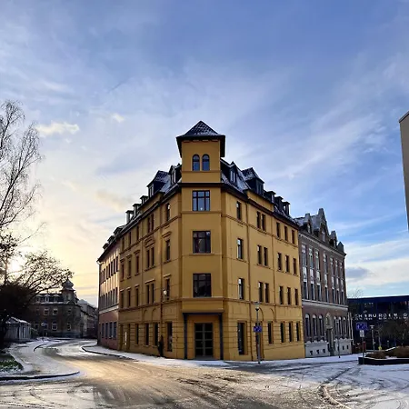 Kuenstlerzimmer In Der Haeselburg - Minimalistische Homestay Gera